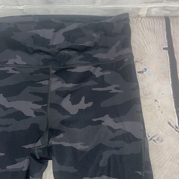 Athleta ultimate 7/8 tight medium - Picture 2 of 6